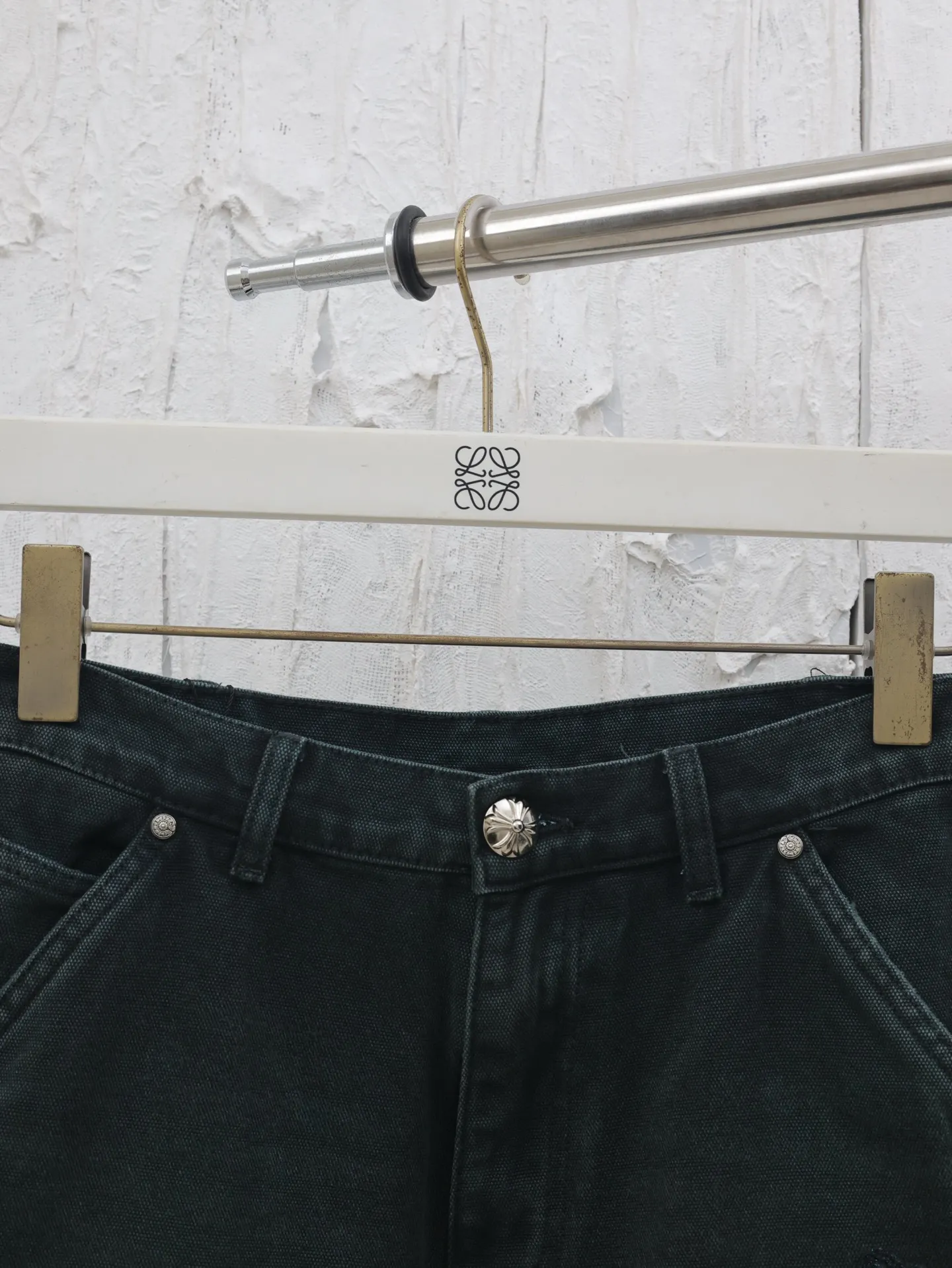🅿️560 Come Heart*/Cro Heart Ch Starry Sky Cross Genuine Leather Patch Work Jeans. The washing process uses a combination of multiple processes such as heavy fermentation, washing and frying, spraying with horse and so on. Genuine leather patches, straight hem design, frayed feet, and accessories and hardware all customized in matching colors to achieve perfect consistency.  Size: 31/32/33/34